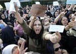 Des milliers de personnes manifestent contre le pouvoir dans la rue Karegar de Téhéran Image