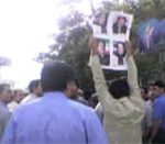 Des milliers de Téhéranais manifestent devant luniversité de Téhéran Des milliers de Téhéranais manifestent devant luniversité de Téhéran en soutien aux prisonniers politiques