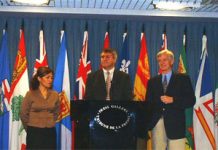 Iran-Canada : Conférence au parlement canadien sur le nucléaire iranien De gauche a droit: Vahideh Khoramroudi, Chahram Golestaneh et David Kilgour