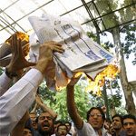 Iran: manifestation d’Azéris contre une caricature jugée insultante Iran: manifestation d'Azéris contre une caricature jugée insultante