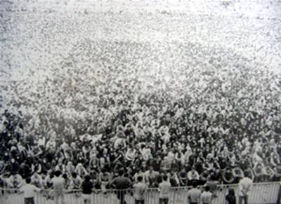 Stade Amdjadieh, Téhéran, 12 juin 1980, 200.000 personnes écoutent Massoud Radjavi