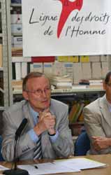 Patrick Baudoin, président d'Honneur de la FIDH, lors d'une conférence de presse le 16 juin 2006 à la LDH en défense de la Résistance iranienne 