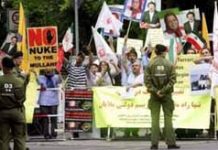 Les Iraniens à Berlin protestent contre la venue du ministre des Affaires étrangères de l’Iran Les Iraniens à Berlin protestent contre la venue du ministre des Affaires étrangères de l'Iran