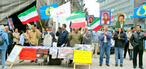 Manifestations des exilés iraniens contre lattentat terroriste des mollahs en Irak