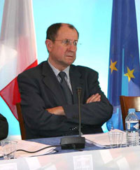 Le député français René André : « Le courage de la Résistance iranienne force ladmiration »