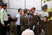 Iran : Les manifestantes de lundi toujours en détention à Téhéran Iran : Les manifestantes de lundi toujours en détention à Téhéran