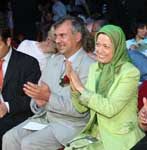 Iran-Résistance : « Vous défendez avec fermeté les valeurs qui nous sont si chères » (eurodéputé) Paulo Casaca et maryam Radjavi au meeting de 30.000 Iraniens eu Bourget le 1er juillet en faveur d'un changement démocratique en Iran