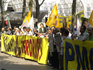Manifestation à Dusseldorf contre le sabotage par les mollahs des canalisations d'eau de la cité d'Achraf de l'OMPI en Irak 
