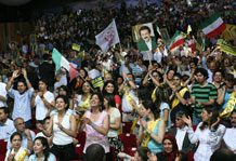 France-Iran : Des opposants Iraniens manifestent au Bourget France-Iran : Des opposants Iraniens manifestent au Bourget