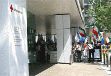 Condamnation des actes terroristes du régime de l’Iran en Irak Londres: les Iraniens protestent contre le régime des mollahs devant la Croix-Rouge