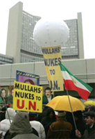 Manifestation contre la bombe des mollahs