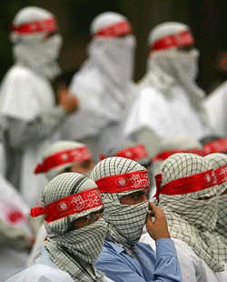 Iran : le régime des mollahs envoie des kamikazes au Liban    