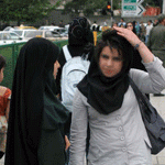 Iran : 76 000 femmes admonestées pour être mal-voilées à Téhéran Iran : 76 000 femmes admonestées pour être mal-voilées à Téhéran