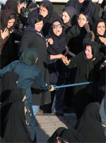 Iran : Répression dune manifestation de femmes à Téhéran contre une peine de mort