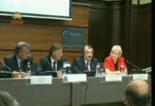 Iran : pressions des mollahs sur l’Union européenne contre l’état de droit Conférence de presse à Bruxelles, avec de gauche à droite: Paulo Casaca, eurodéputé, Jean-Pierre Spitzer, avocat de l'OMPI, Mohammad mohadessine du CNRI, Piia Noora Kauppi, eurodéputée