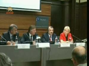 Conférence de presse à Bruxelles, avec de gauche à droite: Paulo Casaca, eurodéputé, Jean-Pierre Spitzer, avocat de l'OMPI, Mohammad mohadessine du CNRI, Piia Noora Kauppi, eurodéputée