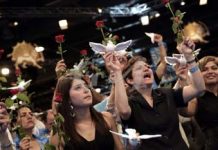 Iran ‘ Villepinte : Enthousiasme incroyable et parfum de victoire de 70.000 Iraniens Villepinte, 28 juin, 70.000 Iraniens se réunissent en soutien à Maryam Radjavi