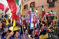 Enthousiasme des Iraniens de Rome accueillant Maryam Radjavi