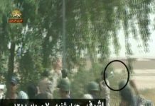 Un agent irakien armé d’une hache dans Achraf image d'un clip vidéo - un agent irakien armé d'une hache à Achraf