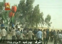 Place Laleh, &agrave; Achraf, les r&eacute;sidents sans d&eacute;fense face aux forces irakiennes arm&eacute;es de fusils et de matraques