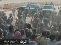 Les forces de la police irakienne matraquent les résidents du camp dAchraf Le sforces de police irakiennes matraquent les résidents d'Achraf