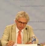 « Justice pour l’Iran » Me William Bourdon, à la conférence du 16 juillet 2009 à Paris, annonçant la création du Comité international de Juristes pour la défense des victime de la répression du soulèvement en Iran