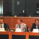 Les eurodéputés solidaires du soulèvement en Iran réunion du FOFI au parlement européen, Bruxelles, 22 juillet 2009, de g. à d.: Mohammad Mohadessine, Struan Stevenson et Alejo Vidal Quadras