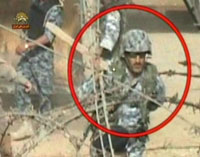 un agent irakien arm&eacute; d'un gourdin qui a fait des bless&eacute;s et des morts parmi les r&eacute;sidents d'Achraf