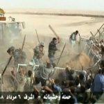 Mise en scène et mensonges du chef de la police de Diyali par crainte des conséquences de ses crimes Forces irakiennes frappant sauvagement les résidents d'Achraf aux mains nues, les recouvrant de terre avec une pelleteuse