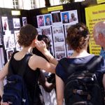 La commission des femmes du CNRI salue les grévistes de la faim, en particulier les femmes Exposition de photos sur Achraf, au sit-in de Paris