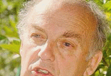 « LIran néclatera que de lintérieur » François Colcombet François Colcombet : PERSAN. « On n’est pas dans un monde de logique morale, mais de logique de fric. Alors oui, je crois que le système ne pourra éclater que de l’intérieur. Les Iraniens, depuis l’élection bidon d‘Ahmadinejad, n’ont plus peur ». PHOTO PHILIPPE BIGARD