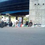 Iran : les forces répressives attaquent des protestataires devant Evine à la rupture du jeûne archive - Familles de détenus politiques devant la prison d'Evine
