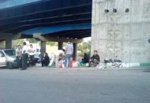 Iran : les forces répressives attaquent des protestataires devant Evine à la rupture du jeûne archive - Familles de détenus politiques devant la prison d'Evine