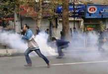 Des mercenaires du régime tirent sur les manifestants à la jonction « Kâledj » à Téhéran Active Image