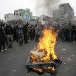 Iran : Manifestations anti-régime à la veillée d’Achoura sur la place Kadj à Téhéran Téhéran 27 décembre 2009