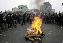 Iran : Manifestations anti-régime à la veillée d’Achoura sur la place Kadj à Téhéran Téhéran 27 décembre 2009