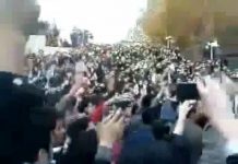Iran: dans leurs slogans, les étudiants de l’université de Téhéran promettent la chute de Khamenei Active Image