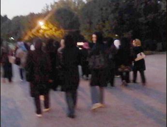 les m&egrave;res du parc Laleh