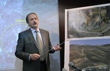 L’Iran protège ses activités nucléaires dans un labyrinthe de tunnels Mehdi Abrichamtchi, du CNRI, lors d'une conférence de presse en novembre 2009 révélant de nouveaux travaux atomiques du régime iranien