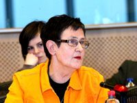 « Le courage des Iraniennes à Achraf et en Iran est une grande source d’inspiration »- E-B. Svensson Eva-Britt Svensson, eurodéputée suédoise, la présidente de la Commission des droits de la femme et de l'égalité des genres au Parlement européen