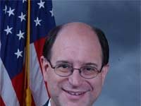 Brad Sherman: Nous ne pouvons permettre qu’une catastrophe des droits humains se produise à Achraf Brad Sherman, Président démocrate de la sous-commission de la Chambre des Etats-Unis sur le terrorisme, la non-prolifération et le commerce de la Chambre des Représentants des Etats-Unis.