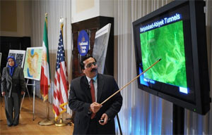 Alireza Jafarzadeh révélant le site à Washington