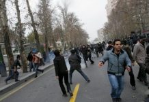 Des processions dans divers points de Téhéran lancent « Mort au dictateur » archive