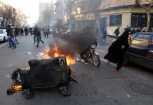 Violents affrontements sur la place Enghelab de Téhéran