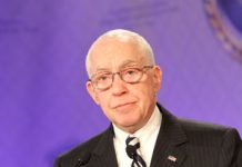 Le moyen de mettre fin à l’emprise des mollahs sur le peuple iranien, c’est l’OMPI – Michael Mukasey
