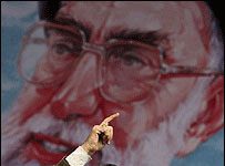 Comme une claque à Ahmadinejad, Khamenei rétablit le ministre du Renseignement