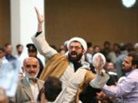 Iran : Chaos et bagarre suspendent une séance au parlement des mollahs