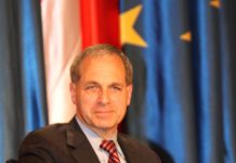 Les USA ont une responsabilité morale et juridique vis-à-vis d’Achraf – Louis Freeh, ancien chef du FBI