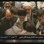 Hadi Ameri, commandant du corps de Badr et ministre de Maliki, et plusieurs agents irakiens du régime embrassent la main de Khamenei