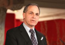 Un geste fort des USA en faveur de la liberté en Iran serait de reconnaitre la résistance organisée – Louis Freeh